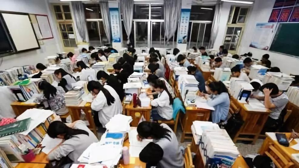 【香港保险】高考后,再为孩子准备国外读大学